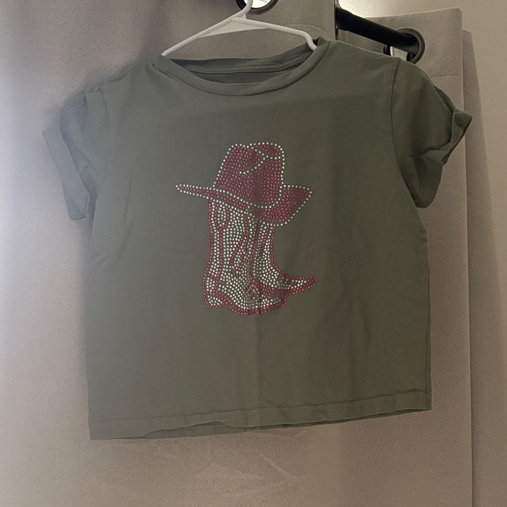 Women’s crop top Green T-Shirt with Cowboy Hat Design